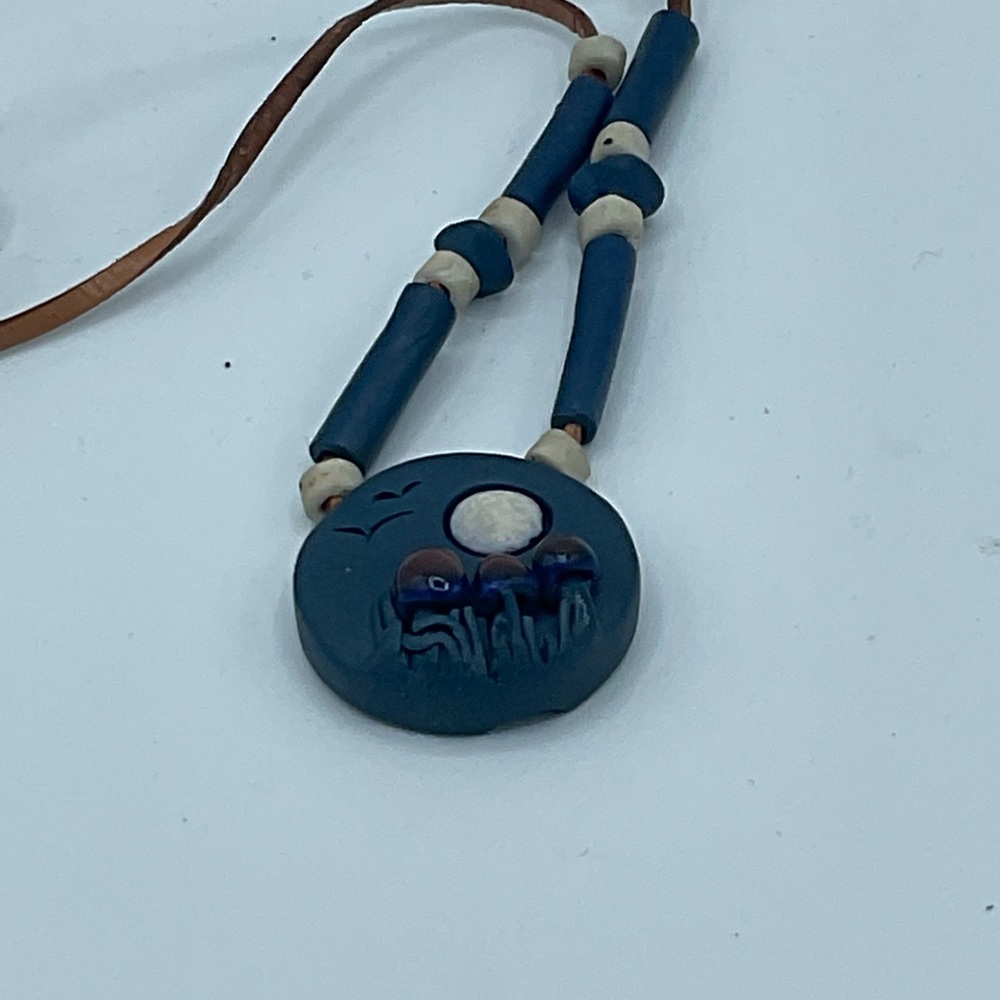 “HANDMADE” VINTAGE MUSHROOM, MOON AND GULLS           POTTERY PENDANT NECKLACE. - Picture 3 of 11